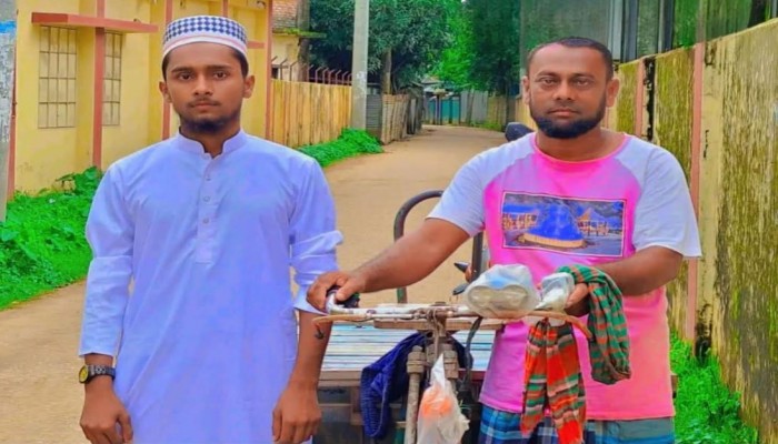 অদম্য মেধাবী নাজমুস সাকিবের স্বপ্নপূরণে সহযোগিতা চাই ভ্যানচালক বাবা