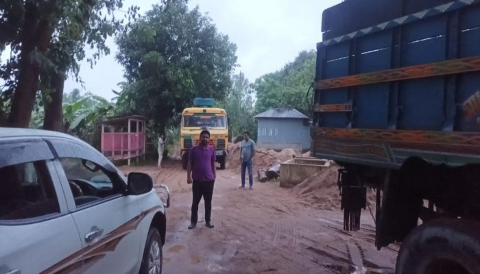 নালিতাবাড়ীতে অবৈধ বালু পরিবহনের বিরুদ্ধে অভিযান: ৯ জন কারাদণ্ডপ্রাপ্ত, ৯টি ট্রাক জব্দ