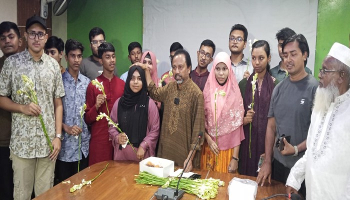 সিরাজগঞ্জে এসএসসি পরীক্ষায় উত্তীর্ণ জিপিএ ৫ প্রাপ্ত ছাত্র/ছাত্রীদের ফুলেল শুভেচ্ছা ও মিষ্টিমুখ করালেন বিএনপি নেতা সাইদুর রহমান বাচ্চু