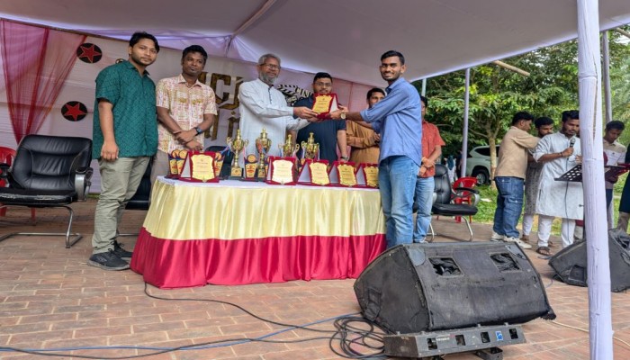 পুরস্কার বিতরণ ও বিদায় সংবর্ধনায় কুবির এমসিজে সপ্তাহের সমাপ্তি