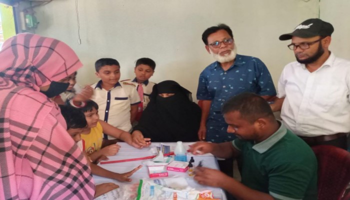 হাজী আফতাব উদ্দিন স্কুলে বিনামূল্যে রক্তের গ্রুপ নির্ণয়।