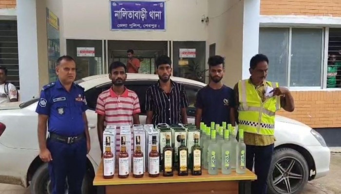নালিতাবাড়ীতে প্রাইভেট কার ও ৪৬ বোতল বিদেশি মদসহ আটক  ৩