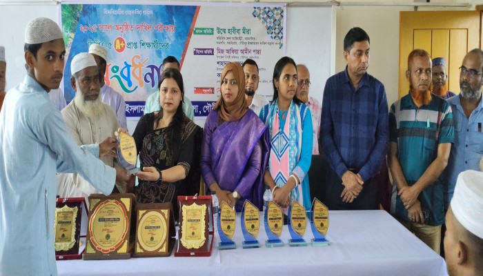 গৌরীপুরে জিপিএ-৫ প্রাপ্ত শিক্ষার্থীদের সংবর্ধনা