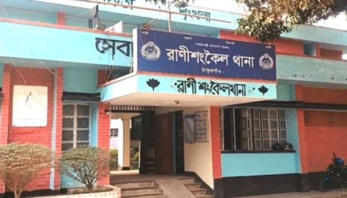 রাণীশংকৈলে বন্ধু প্রবাসীর স্ত্রীর ঘরে অনৈতিক কাজ করতে গিয়ে আটক বন্ধু
