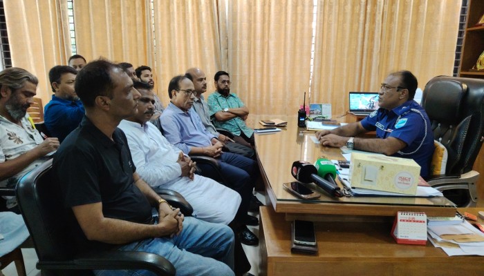 কালীগঞ্জে শারদীয় দুর্গাপূজা উপলক্ষে সাংবাদিকদের সাথে ওসির মতবিনিময়