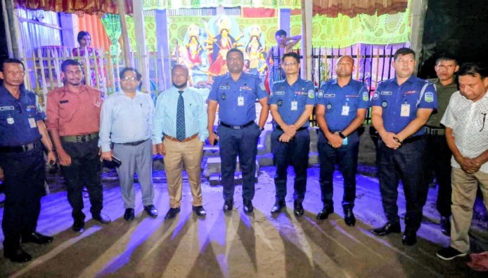 নেত্রকোণায় বিভিন্ন পূজামণ্ডপ পরিদর্শন করেন জেলা প্রশাসক