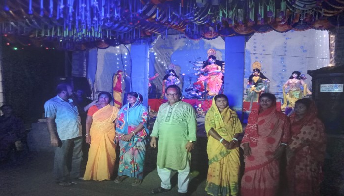 বিএনপি নেতা আনোয়ার হোসেন চৌধুরী নেতৃত্বে পূজা মণ্ডপ পরিদর্শন ও সার্বিক সহযোগিতার আশ্বাস