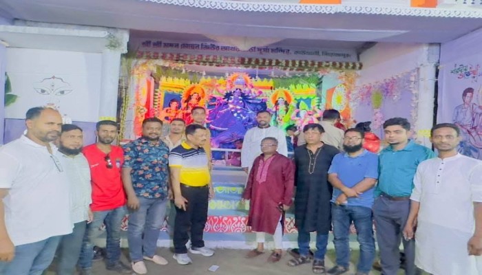 কাউখালীতে দুর্গাপূজা উপলক্ষে বিএনপি'র নেতাদের পূজা মন্ডপ পরিদর্শন ও অনুদান প্রদান