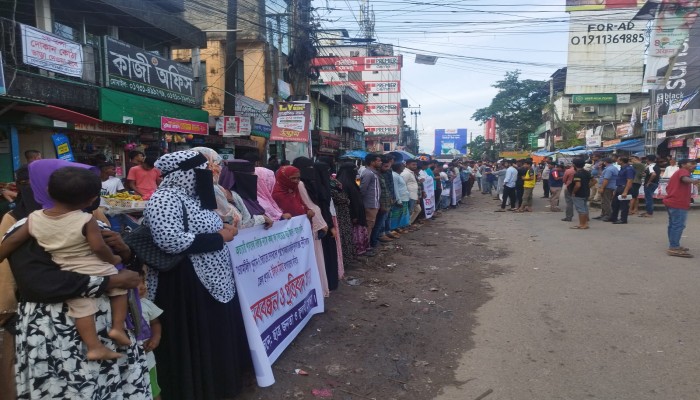 সুনামগঞ্জ জেলা প্রশাসকের অপসারণের দাবীতে ছাত্রজনতার উদ্যোগে মানববন্ধন অনুষ্ঠিত