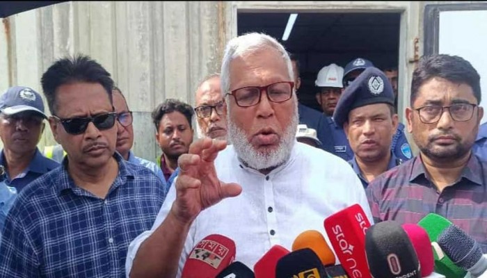 ১২ কর্মকর্তাকে ব্রাহ্মণবাড়িয়ায় অফিস করার নির্দেশ: সড়ক পরিবহন ও সেতু মন্ত্রণালয়ের উপদেষ্টা ফাওজুল কবির খাঁন