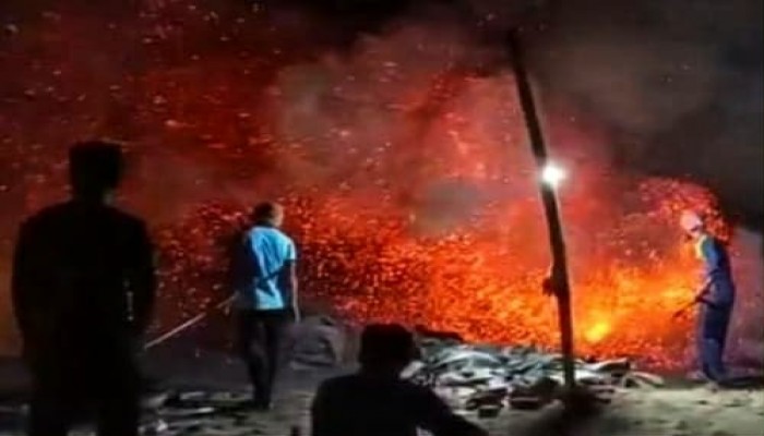 পুরোনো ব্যাটারি পুড়িয়ে তৈরি হচ্ছে সিসা, হুমকির মুখে প্রকৃতিক ও জনজীবন।