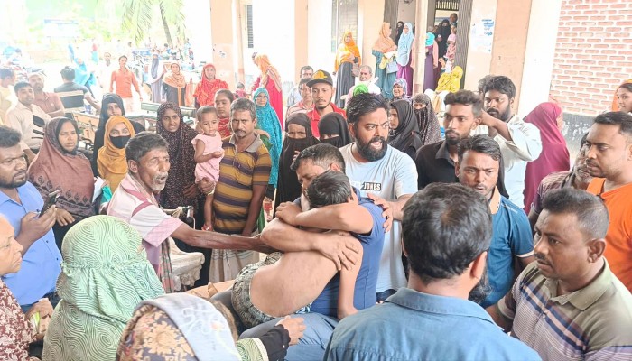 উলিপুর ব্রিজের পাশে ভয়াবহ দুর্ঘটনা, প্রাণ গেল দুজনের।