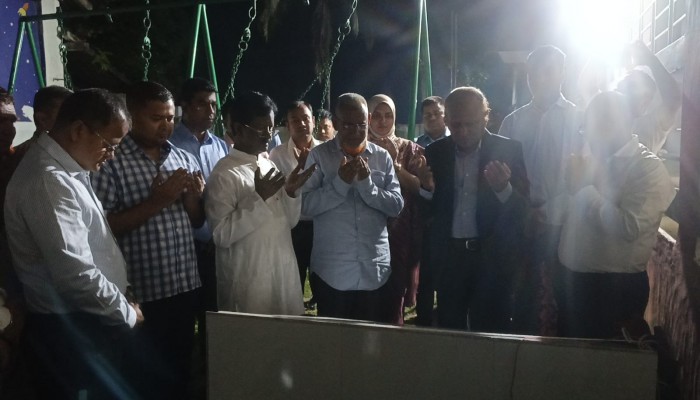 বিয়াম ল্যাবরেটরী স্কুলে ভিত্তি প্রস্তর উদ্ভোদন করেন প্রধান উপদেষ্টার মূখ্য সচিব এম সিরাজ উদ্দিন মিয়া।