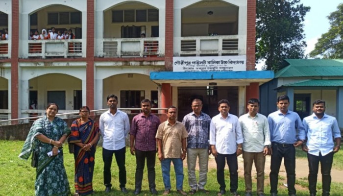 দ্বিতীয় দিনের মতো গৌরীপুরে এমপিওভুক্ত শিক্ষকদের কর্মবিরতি চলছে