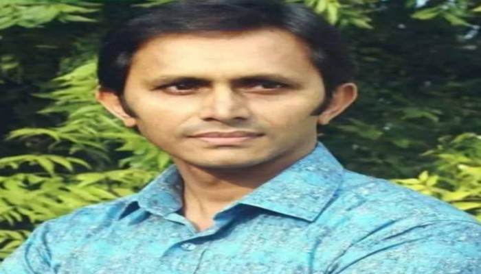 নাইক্ষ‍্যংছড়ি সরকারি টেকনিক্যাল স্কুল এন্ড কলেজ'র শিক্ষক ইমদাদুল হকের নিকট বোরকা পড়া নারী শিক্ষার্থী হেনেস্তার শিকা