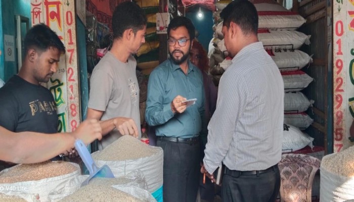 কেন্দুয়ায় ভেজাল ফিড বিক্রিতে মোবাইল কোর্টের জরিমানা