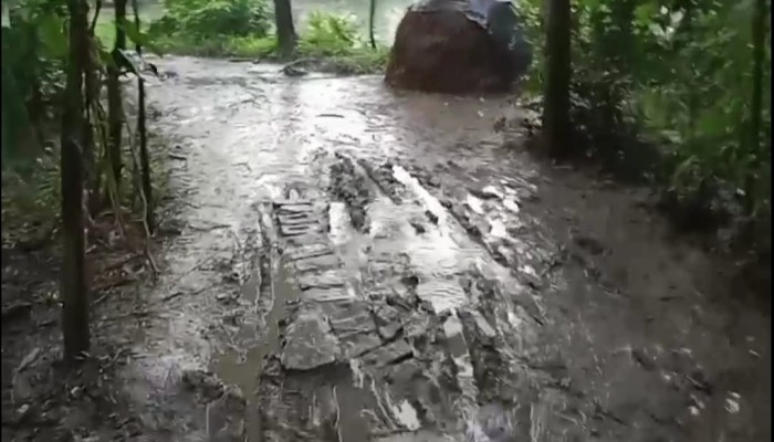 দক্ষিন হারেঞ্জায় কাঁচা রাস্তায় চরম ভোগান্তি,  ‎পাকা করণের দাবী।