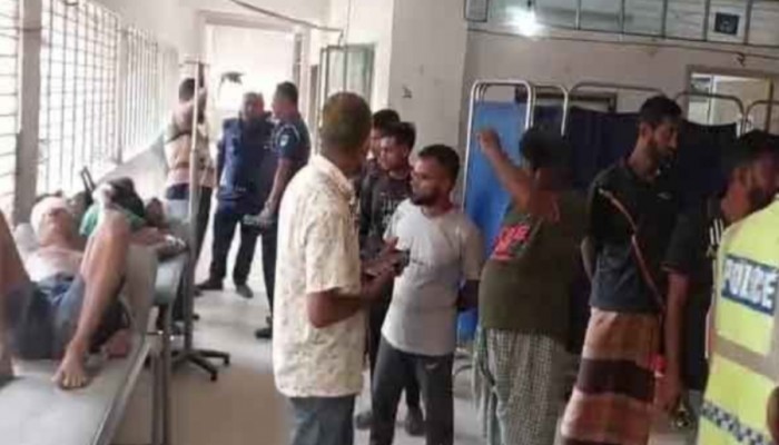 বাগেরহাটে এলাকাবাসীর ধাওয়ায় পিকআপ নিয়ে খাদে চোরচক্র,গণপিটুনিতে একজন নিহত, আহত ৩