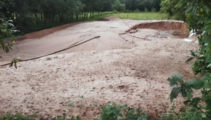 মাধবপুরের সোনাই নদী থেকে ইজারাবিহীন বালু উত্তোলন ৬জনের বিরুদ্ধে মামলা