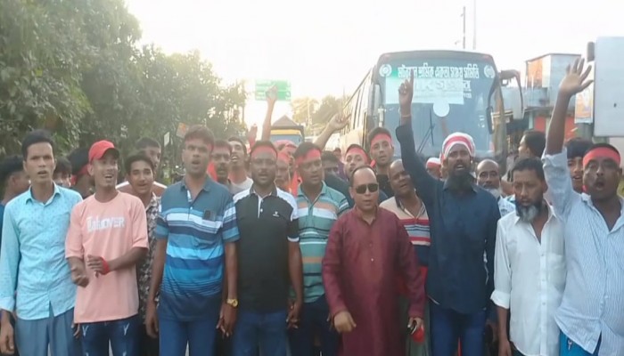 ‎চুন্নুর পথসভায় হোসেনপুরের শ্রমিকদলের বর্ণাঢ্য অংশগ্রহণ।