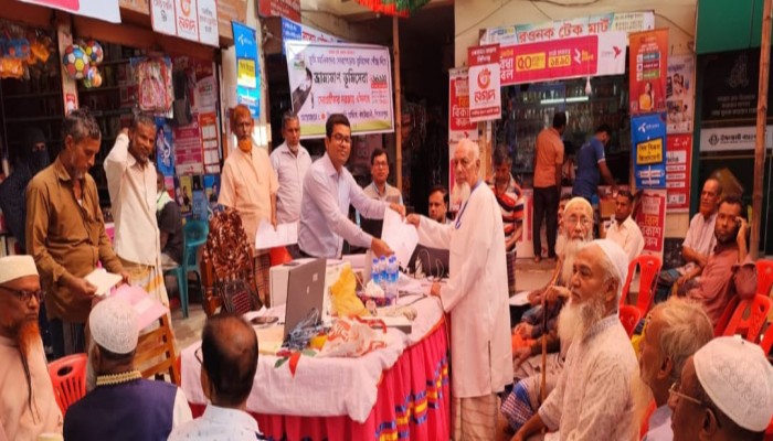 কাউখালীতে এসিল্যান্ডের ব্যতিক্রমী উদ্যোগে ভ্রাম্যমান ভূমিসেবা