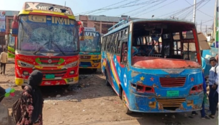 বরিশাল থেকে দূরপাল্লা ও অভ্যন্তরীণ রুটে বাস চলাচল বন্ধ: দুর্ভোগে যাত্রীরা