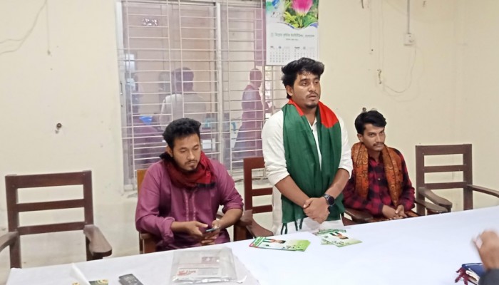 মুলাদীতে এনসিপি নেতার ব্যানার ফেস্টুন ছিড়ে ফেলে দেওয়ার অভিযোগ