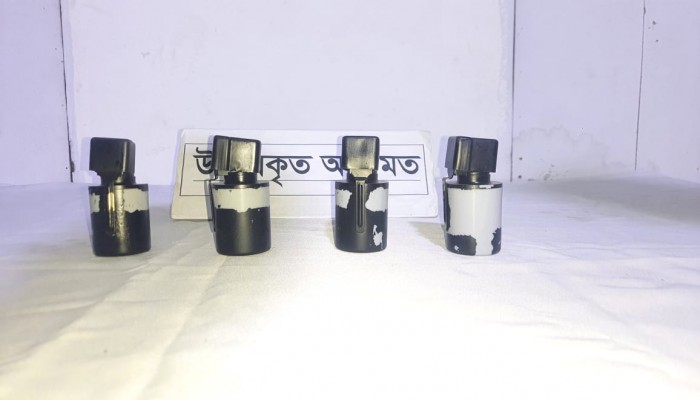 পরিত্যক্ত অবস্থায় ০৪ টি গ্রেনেড উদ্ধার করেছে র‌্যাব