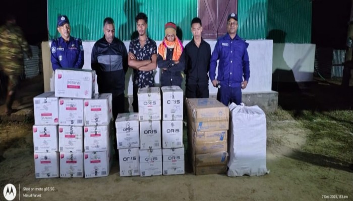 পিকআপ ভ্যানে তল্লাশি, অবৈধ সিগারেট নিয়ে শিমুল মেম্বারসহ  ৪ জন আটক