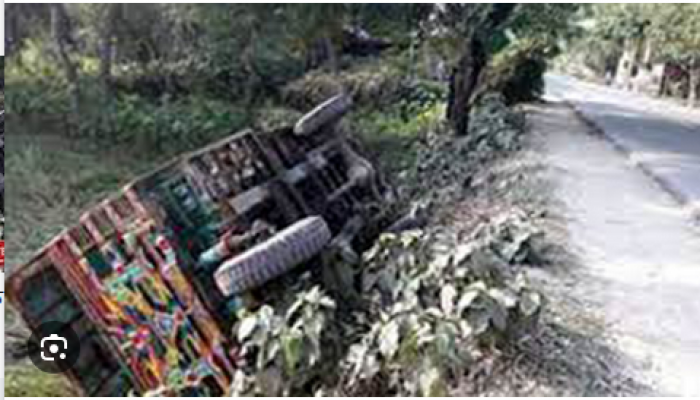 কটিয়াদীতে দ্রুতগামী নসিমন গাড়ি উল্টে নিহত- ১, আহত- ১