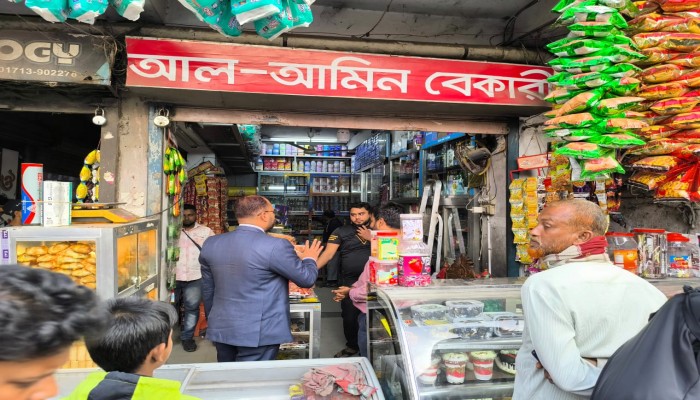মণিরামপুরে আল আমিন বেকারিতে মোবাইল কোর্টে জরিমানা