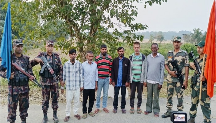 ১৩ মাস ভারতে কারাবাসের পর দেশে ফিরলেন কুড়িগ্রামের ৬ জেলে