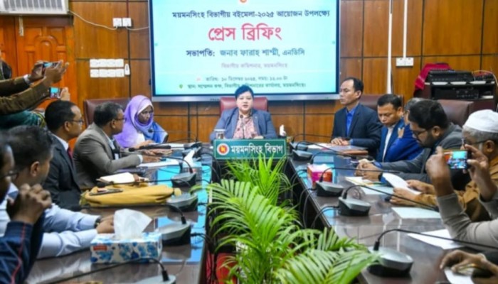 বইমেলায় লেখক-পাঠকের সেতুবন্ধন তৈরি হয়- ময়মনসিংহ বিভাগীয় কমিশনার