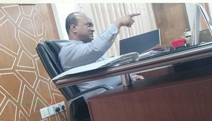 ​টয়লেট ভাড়া দিয়ে চলে হাসপাতালের তত্বাবধায়ক।