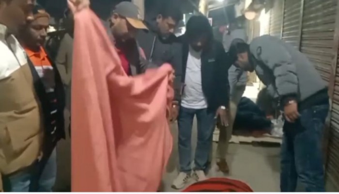 ভালুকায় শ্রমিকদলের মানবিক উদ্যোগ  শীতার্তদের মাঝে কম্বল বিতরন