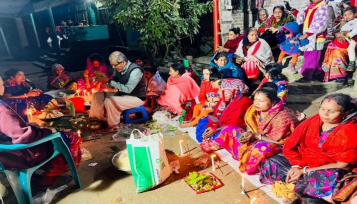 বানারীপাড়ায় ভাইদের মঙ্গল কামনায় ত্রিশ বোনের শনিদেবের পুজা