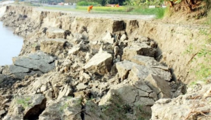কুমারখালীতে অসময়ে গড়াই নদীপাড়ে ভাঙন, ব্যাবস্থা নেয়নি পাউবো