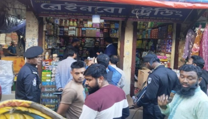 সিলেটের সিটি সুপার মার্কেট ও হকার্স মার্কেটে অভিযান, জরিমানা