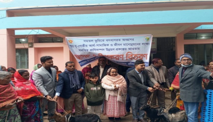 রানীশংকৈলে ৫৭জন উপকারভাগীদের মাঝে ছাগল বিতরণ