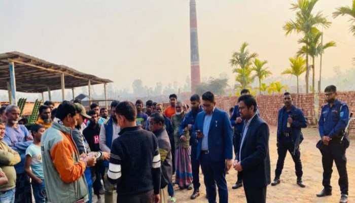 কুড়িগ্রামে দুই ইটভাটাকে ৩ লাখ ২০ হাজর জরিমানা, কার্যক্রম বন্ধের নির্দেশ