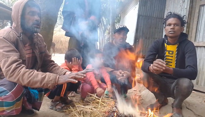 ‎সূর্য যেন ছুটি নিয়েছে; ঠান্ডায় হোসেনপুরে বিপর্যস্ত জনজীবন।