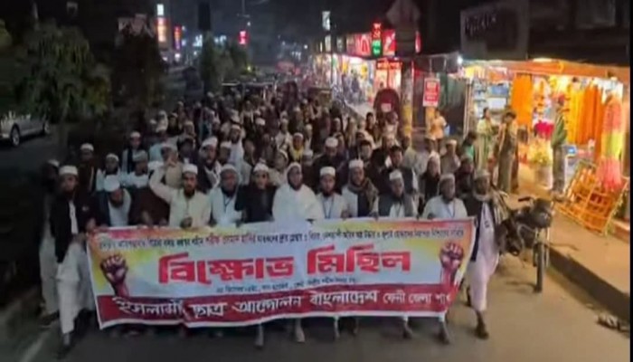 শহীদ শরীফ ওসমান হাদী হত্যাকাণ্ডে জড়িতদের দ্রুত গ্রেফতার ও দৃষ্টান্তমূলক শাস্তির দাবি ফেনীতে  ইউসুফ পিয়াস