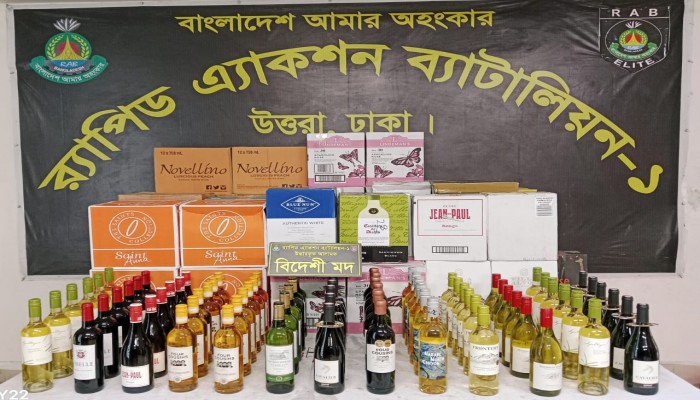 ডিএমপি ঢাকার গুলশান থানা এলাকা হতে ৬৫৯ বোতল বিদেশী মদসহ ০১ জন মাদক ব্যবসায়ী মোঃ শাহজাহান (৩৭)' কে গ্রেফতার করেছে র‌্যাব-১।