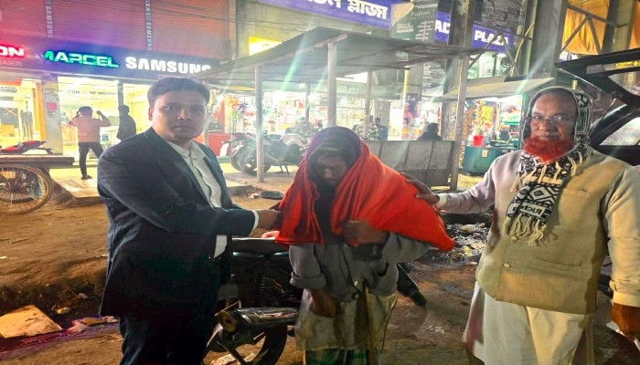 ত্রিশালে জেঁকে বসেছে শীত, ইউএনও'র কম্বল বিতরন