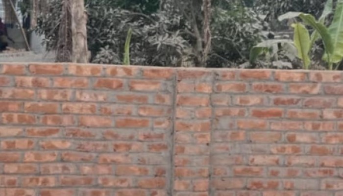 বদরগঞ্জে বিক্রির টাকা নিয়ে জমি দিতে টালবাহানা।