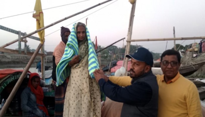 গলাচিপায় মান্তা সম্প্রদায়ের মধ্যে কম্বল বিতরণ