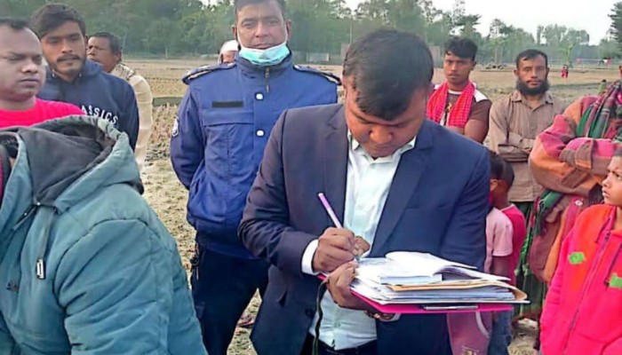 কুড়িগ্রামের উলিপুরে কৃষি জমির মাটি ইটভাটায় দেয়ার অপরাধে ২ জনকে ৬০ হাজার জরিমানা