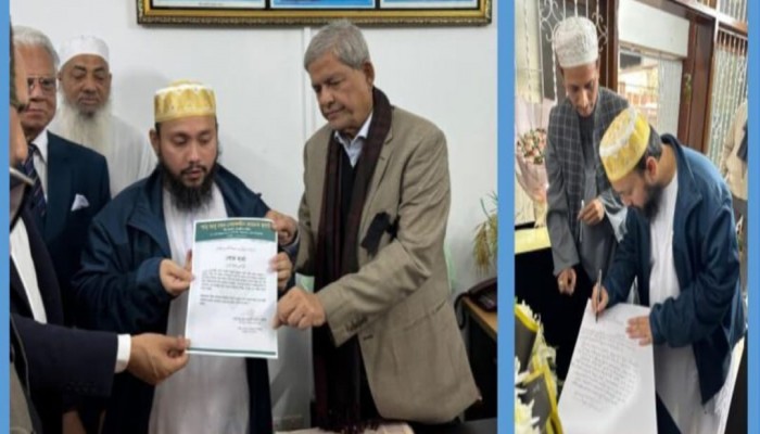 সাবেক প্রধানমন্ত্রী বেগম খালেদা জিয়ার মৃত্যুতে সমবেদনা জানাতে বিএনপি কার্যালয়ে গেলেন ছারছীনার পীর ছাহেব