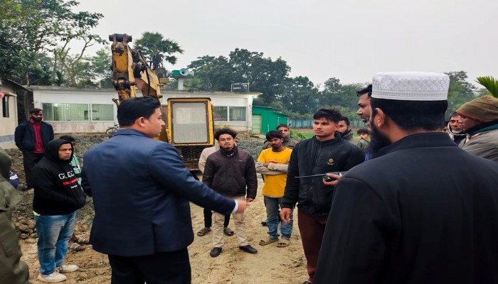 কুমিল্লায় কৃষিজমির মাটিকাটা এস্কেভেটর জব্দ, জরিমানা