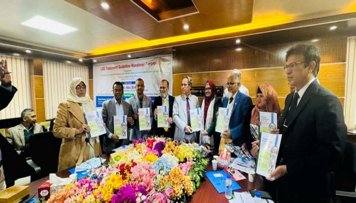 লাম্পি স্কিন ডিজিজের চিকিৎসা নির্দেশনা প্রাণিসম্পদ অধিদপ্তরের কাছে হস্তান্তর করলো বাকৃবি